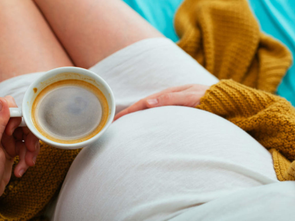 Можно беременным кофеин. Беременность питье.